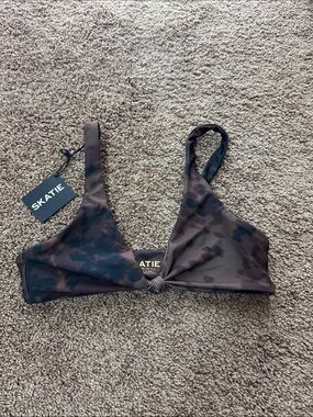 NWT Skatie Yellowstone Penny Top